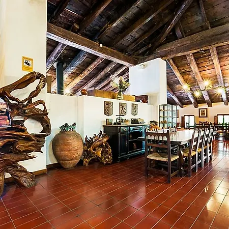 De La Trucha Hotel